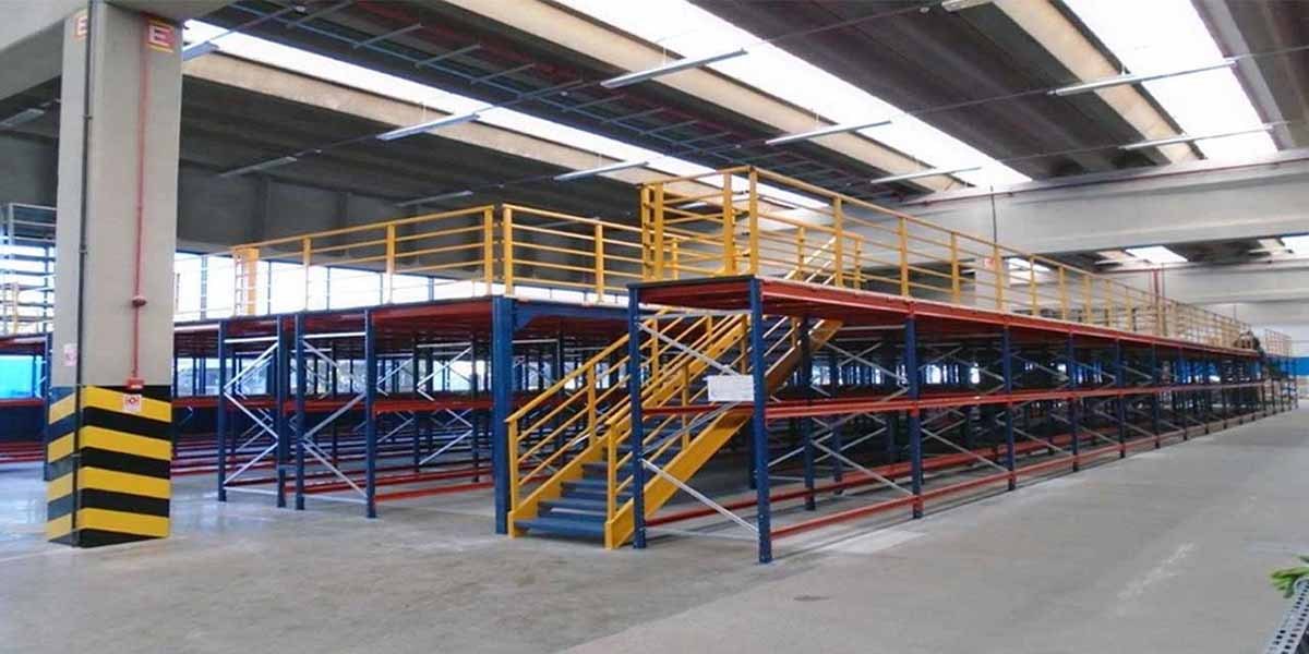 Mezanino metálico: planejamento para ampliar a área útil